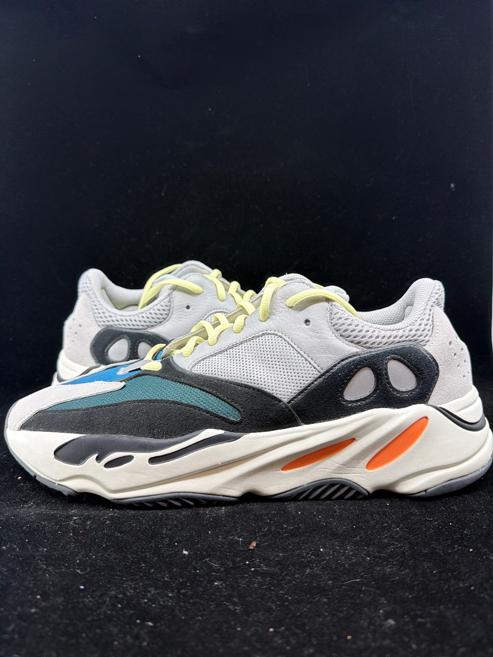 *USED* YEEZY BOOST 700 - WAVE RUNNER