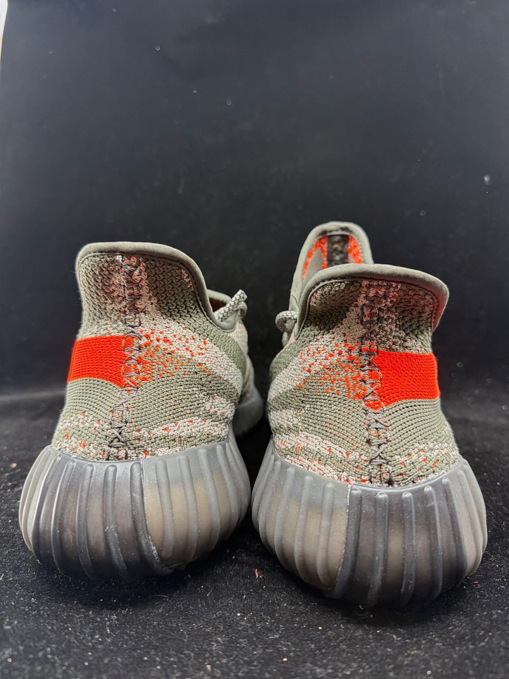 YEEZY 350 V2 - CARBON BELUGA