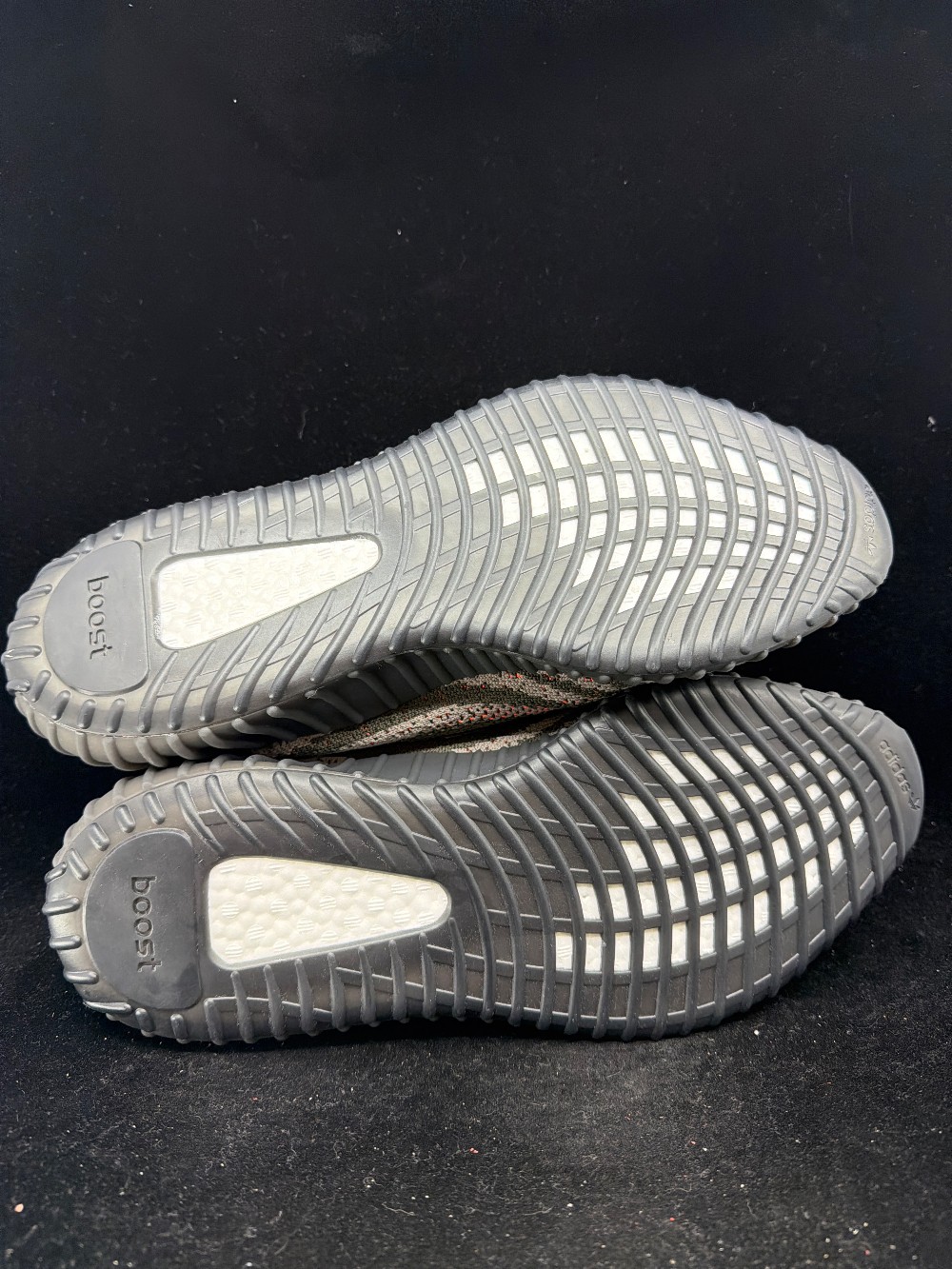 YEEZY 350 V2 - CARBON BELUGA