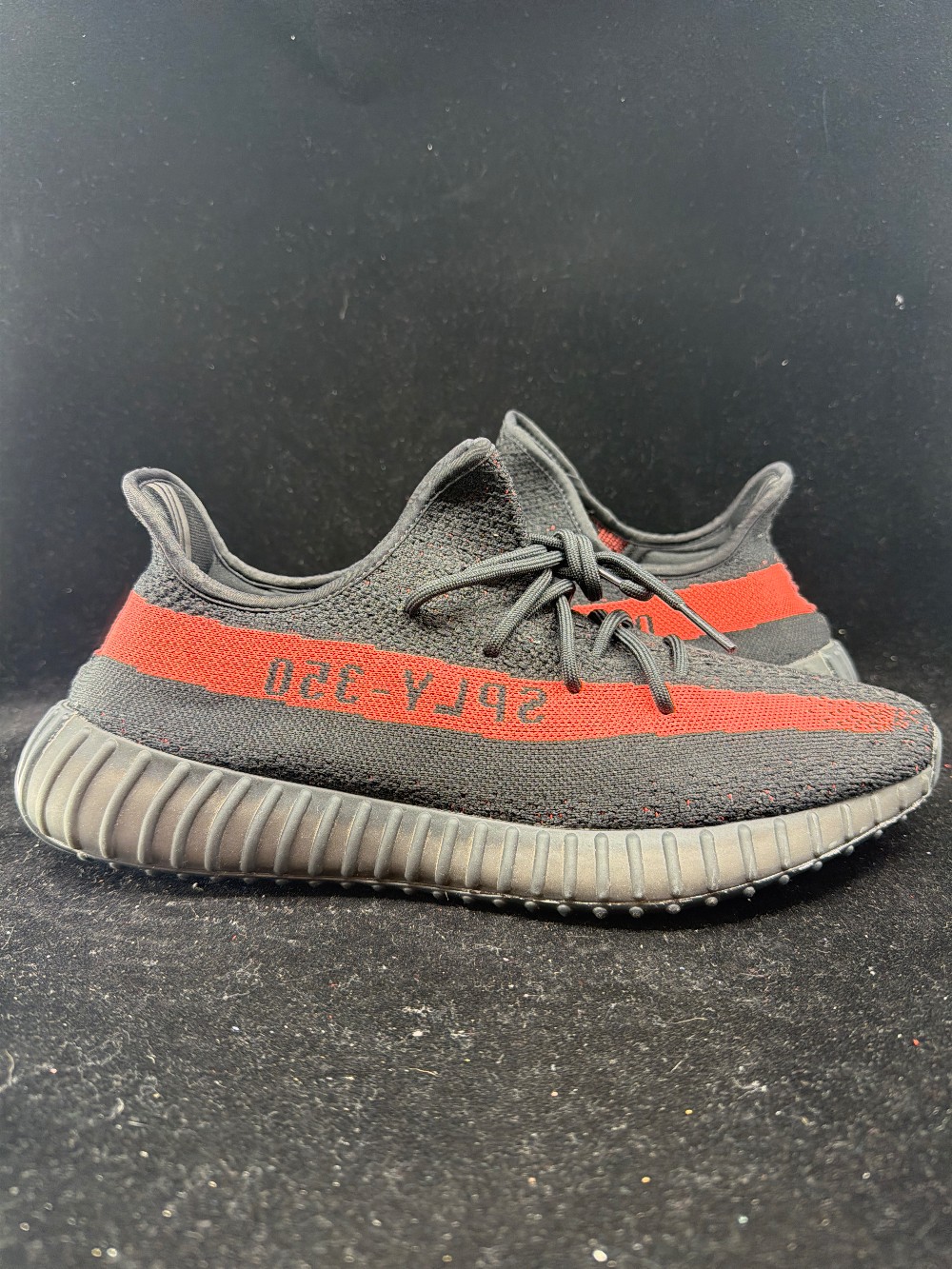 *USED* YEEZY BOOST 350 V2 - CORE BLACK RED