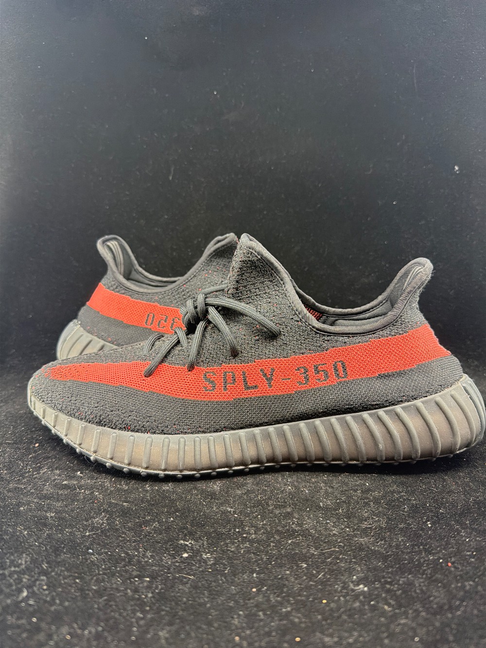 *USED* YEEZY BOOST 350 V2 - CORE BLACK RED
