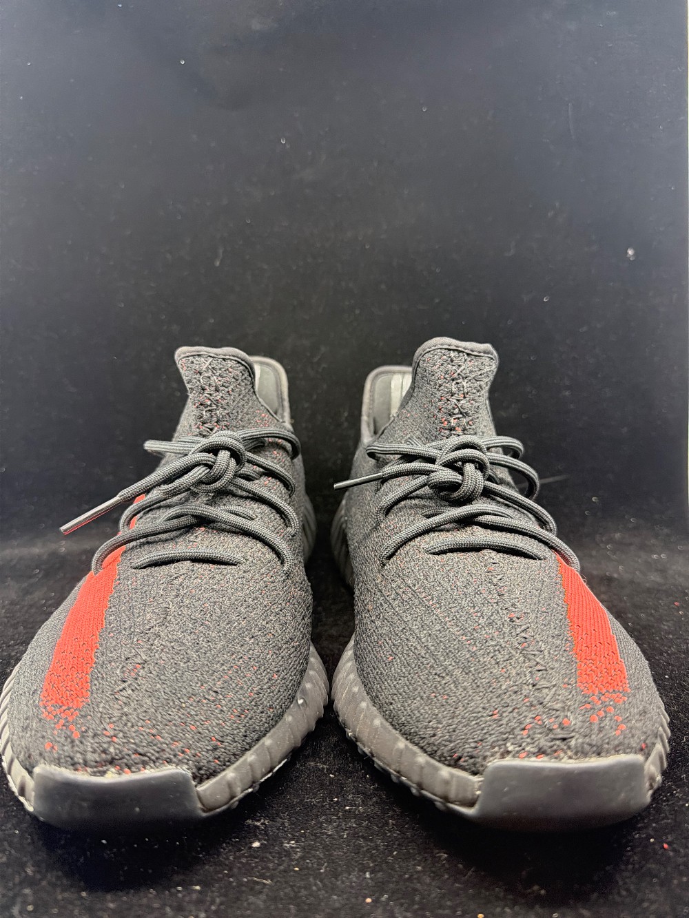 *USED* YEEZY BOOST 350 V2 - CORE BLACK RED
