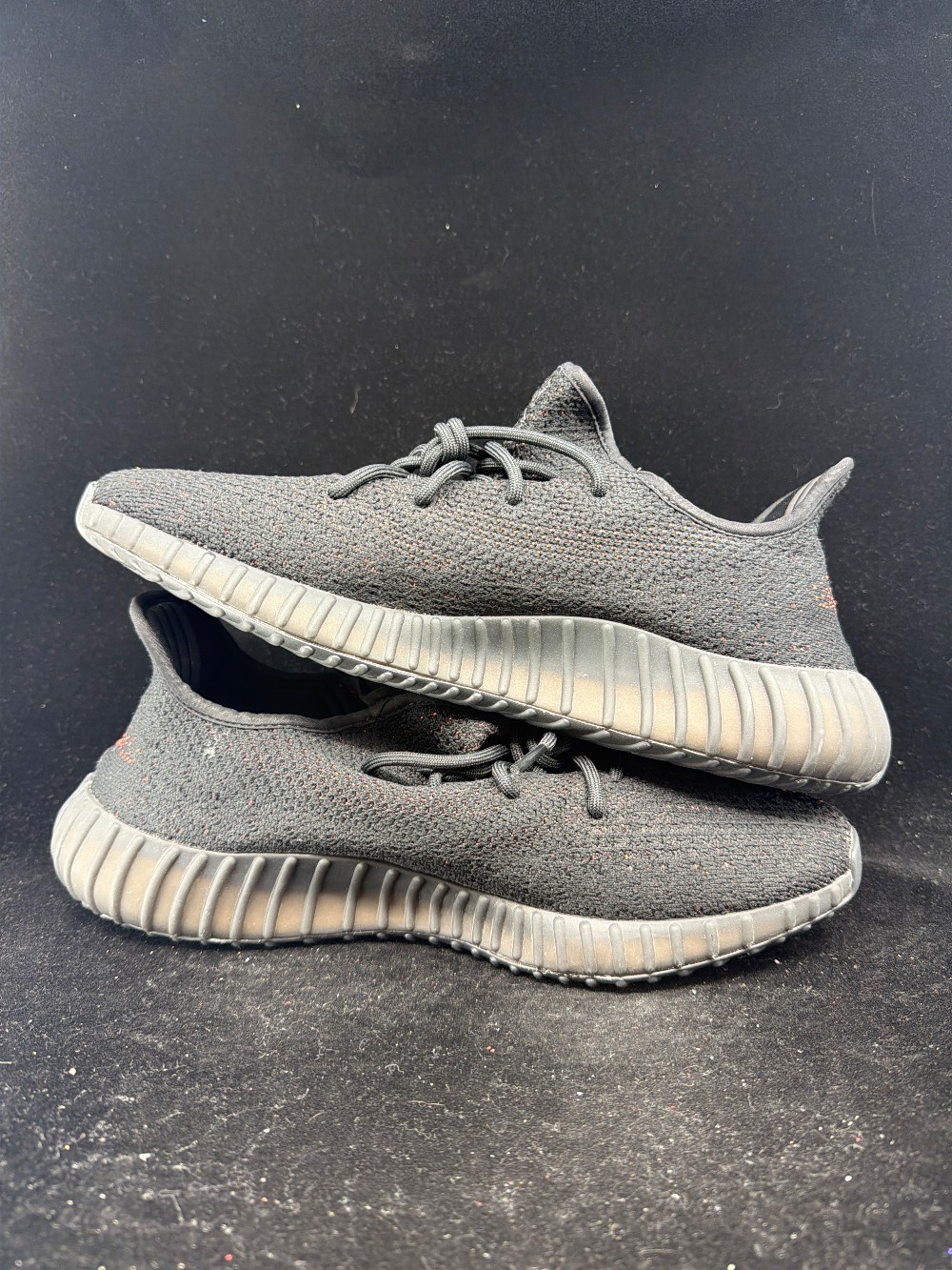 *USED* YEEZY BOOST 350 V2 - CORE BLACK RED