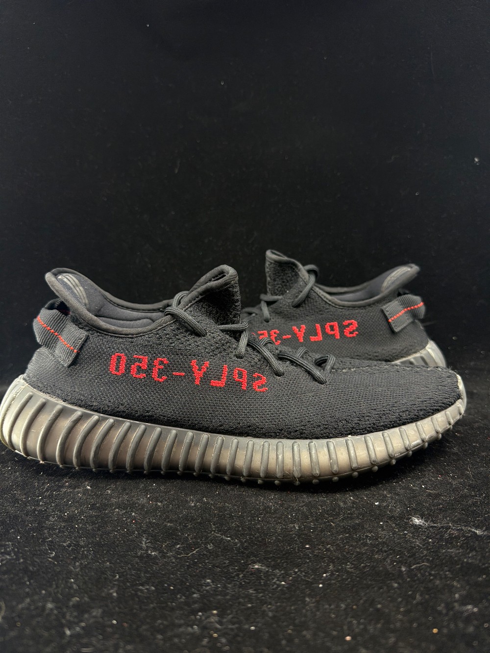 *USED/NO BOX* YEEZY 350 V2 - BLACK RED