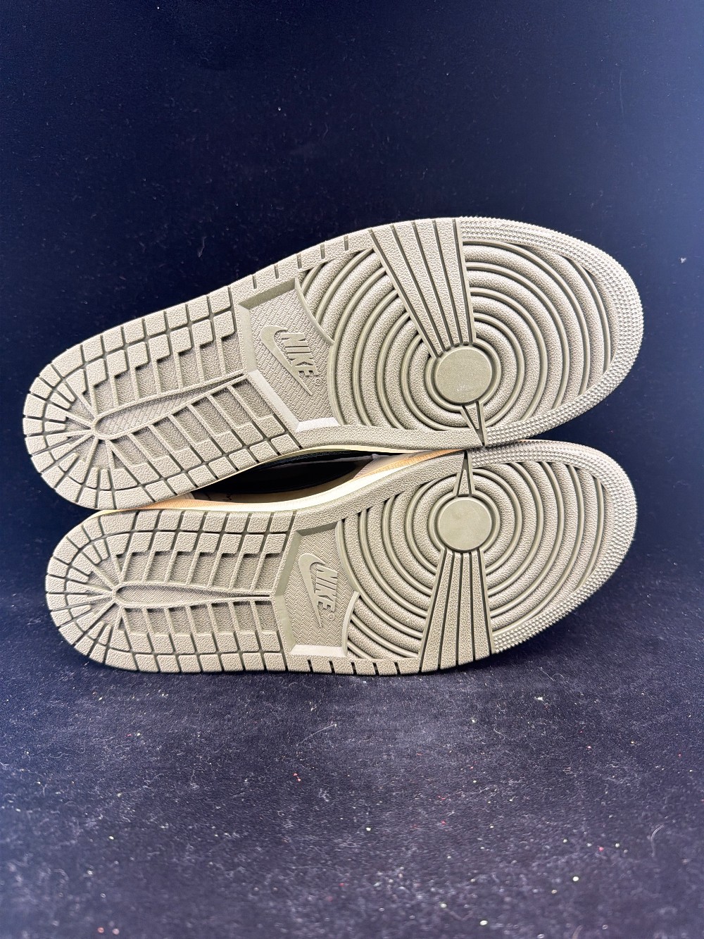 AJ 1 LOW X TRAVIS SCOTT - MEDIUM OLIVE