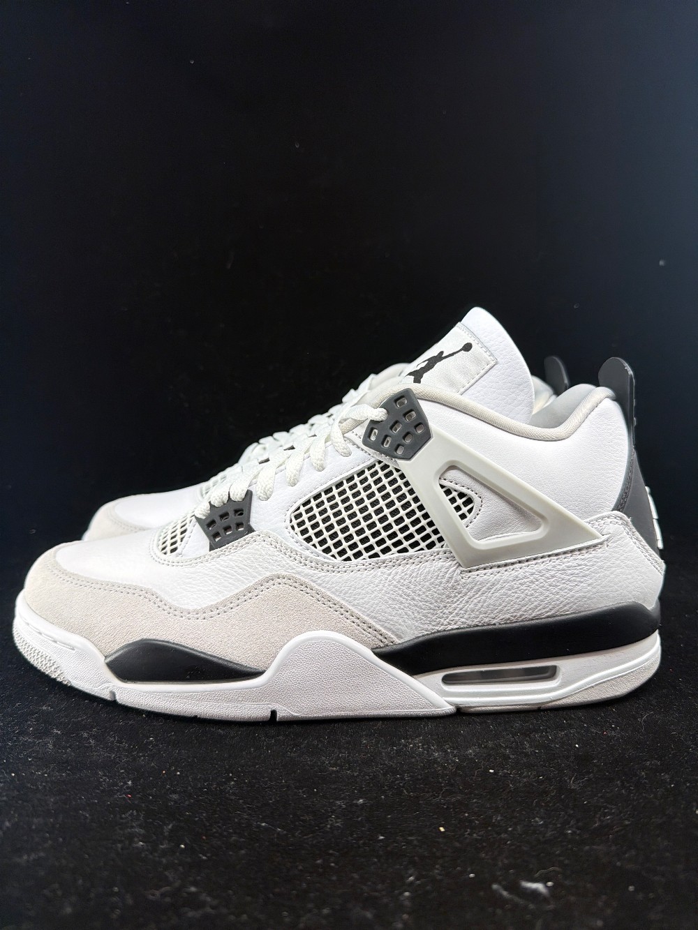 AJ 4 - MILITARY BLACK