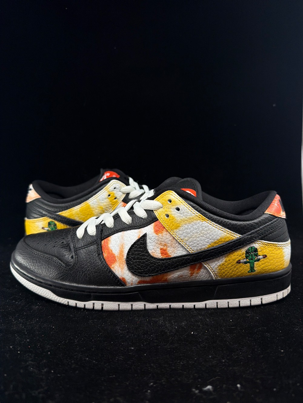 *USED* NIKE SB DUNK LOW - RAYGUN TIE-DYE BLACK