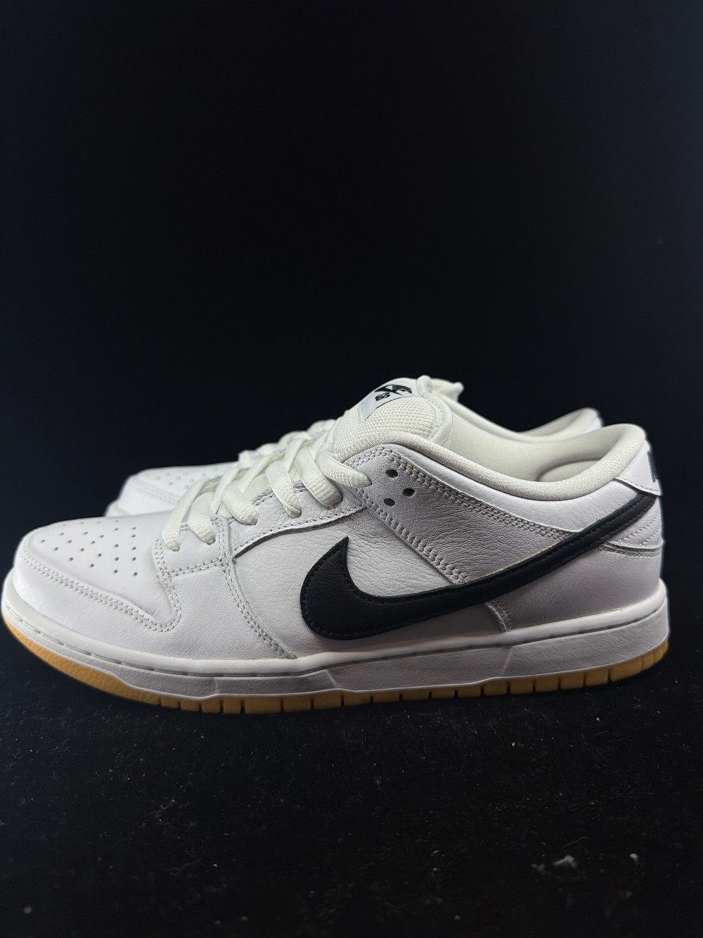 NIKE SB DUNK LOW - WHITE GUM