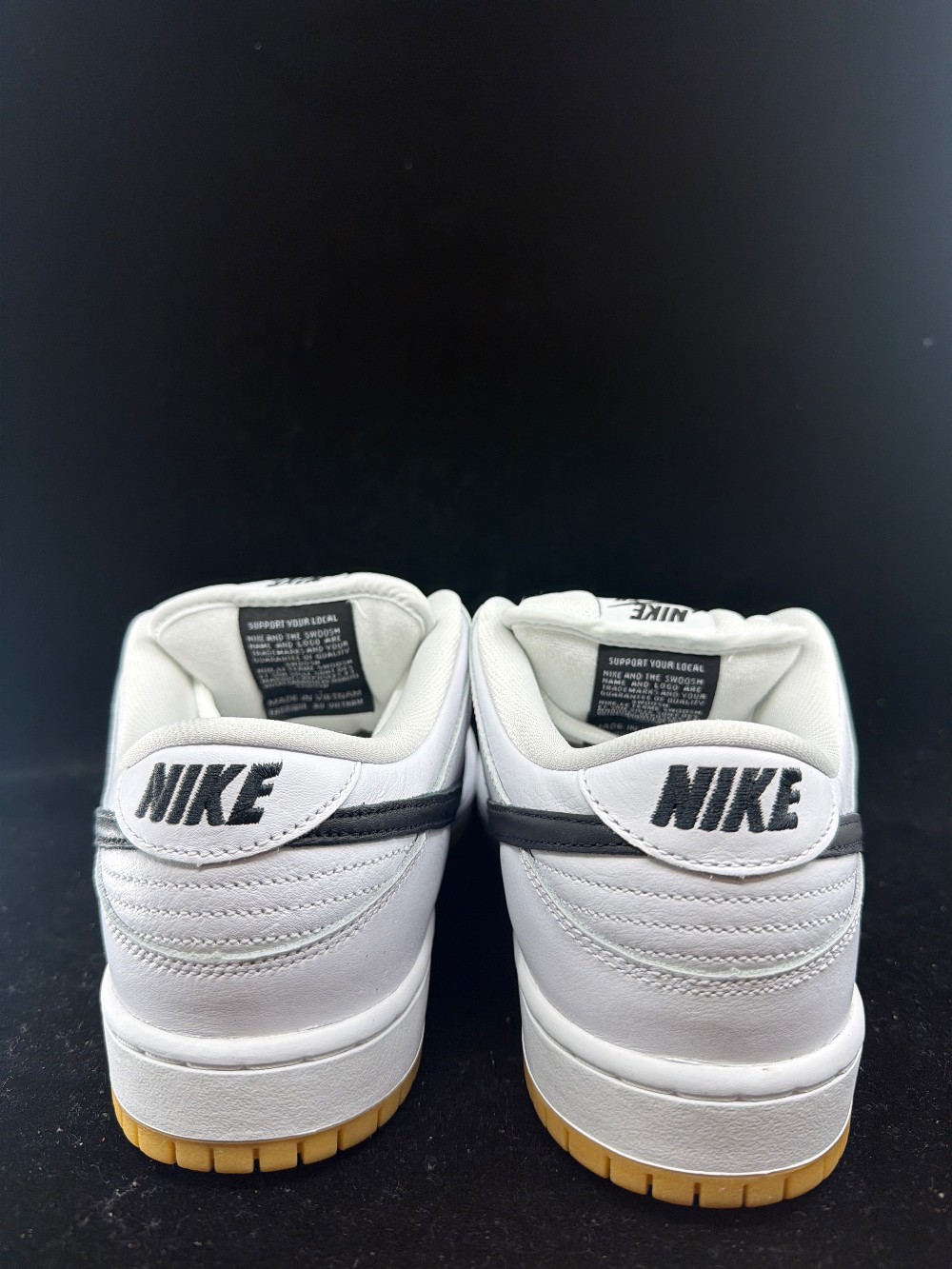 NIKE SB DUNK LOW - WHITE GUM