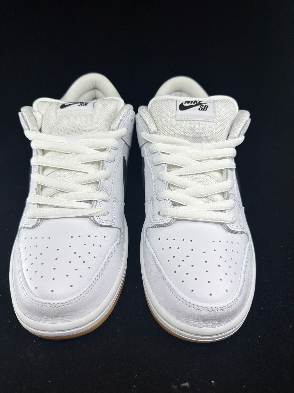 NIKE SB DUNK LOW - WHITE GUM