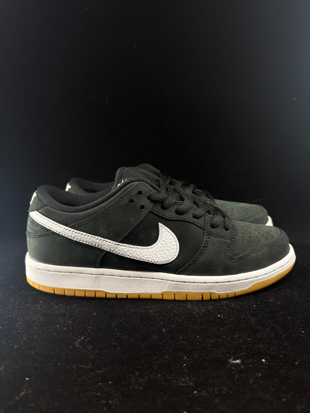 NIKE SB DUNK LOW - BLACK GUM