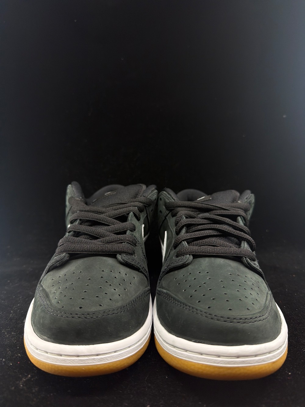 NIKE SB DUNK LOW - BLACK GUM