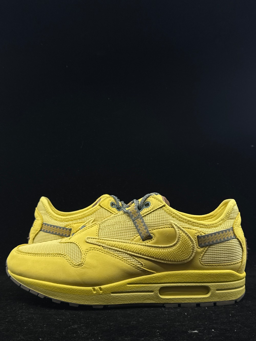 *USED* NIKE AIR MAX 1 X TRAVIS SCOTT - SATURN GOLD