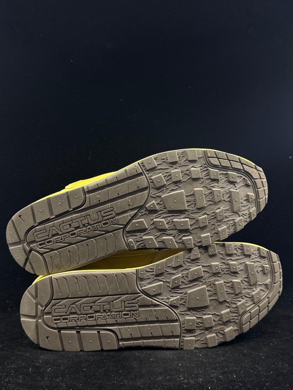 *USED* NIKE AIR MAX 1 X TRAVIS SCOTT - SATURN GOLD