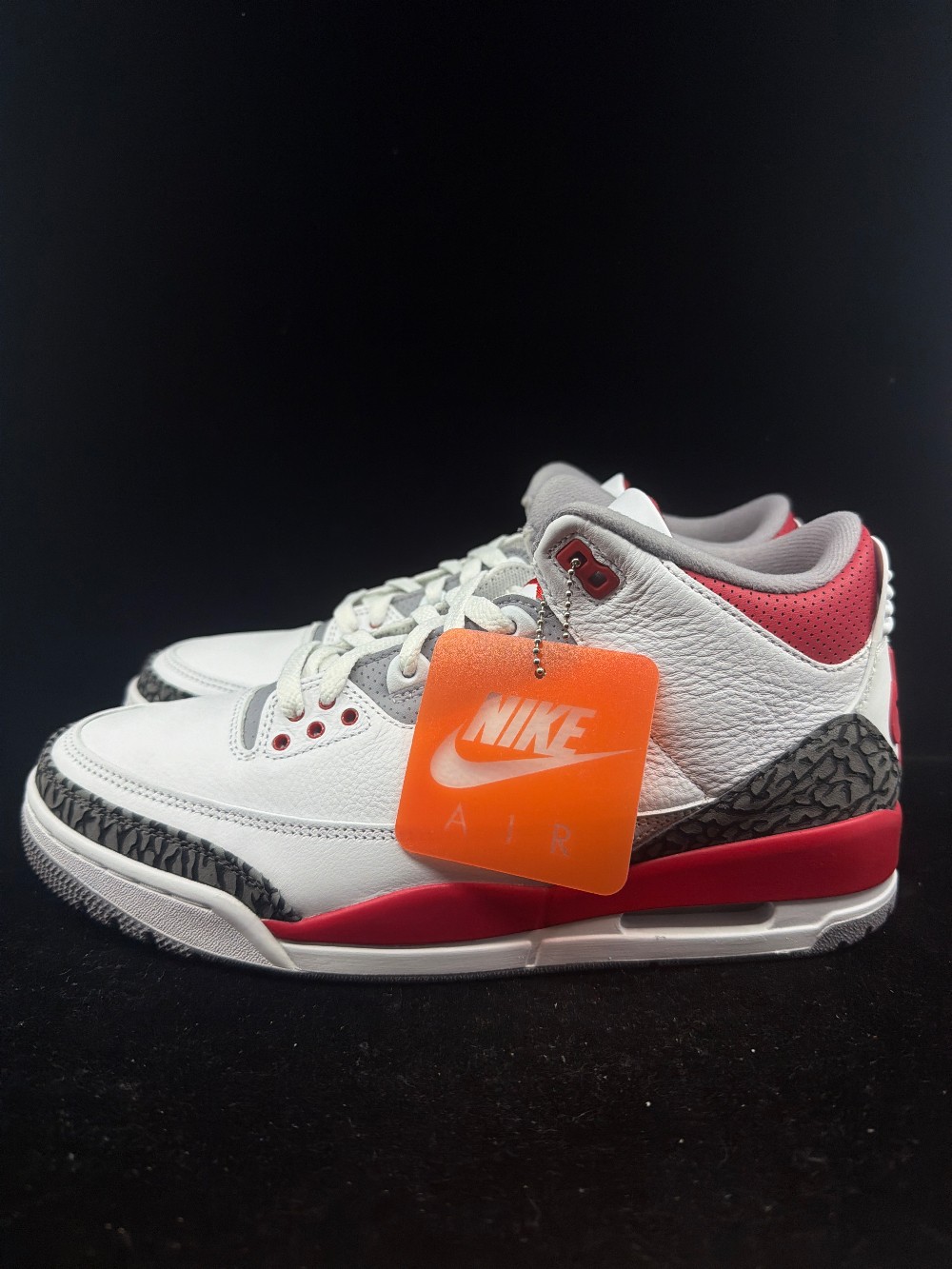 AJ 3 - FIRE RED (2022)