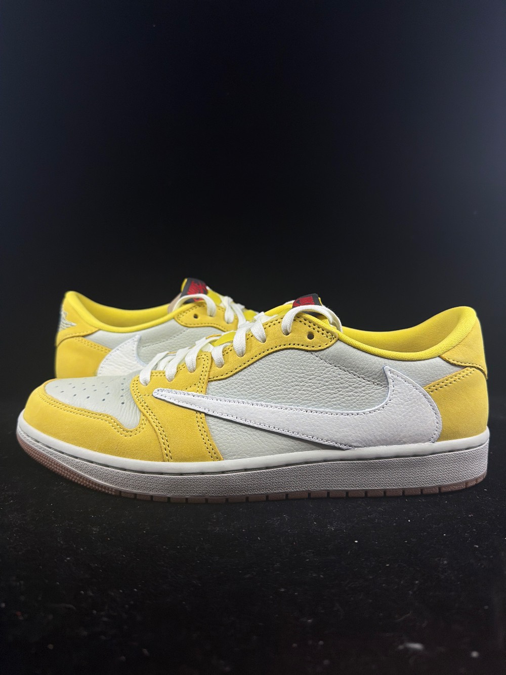 *USED* AJ 1 X TRAVIS SCOTT (W) - CANARY