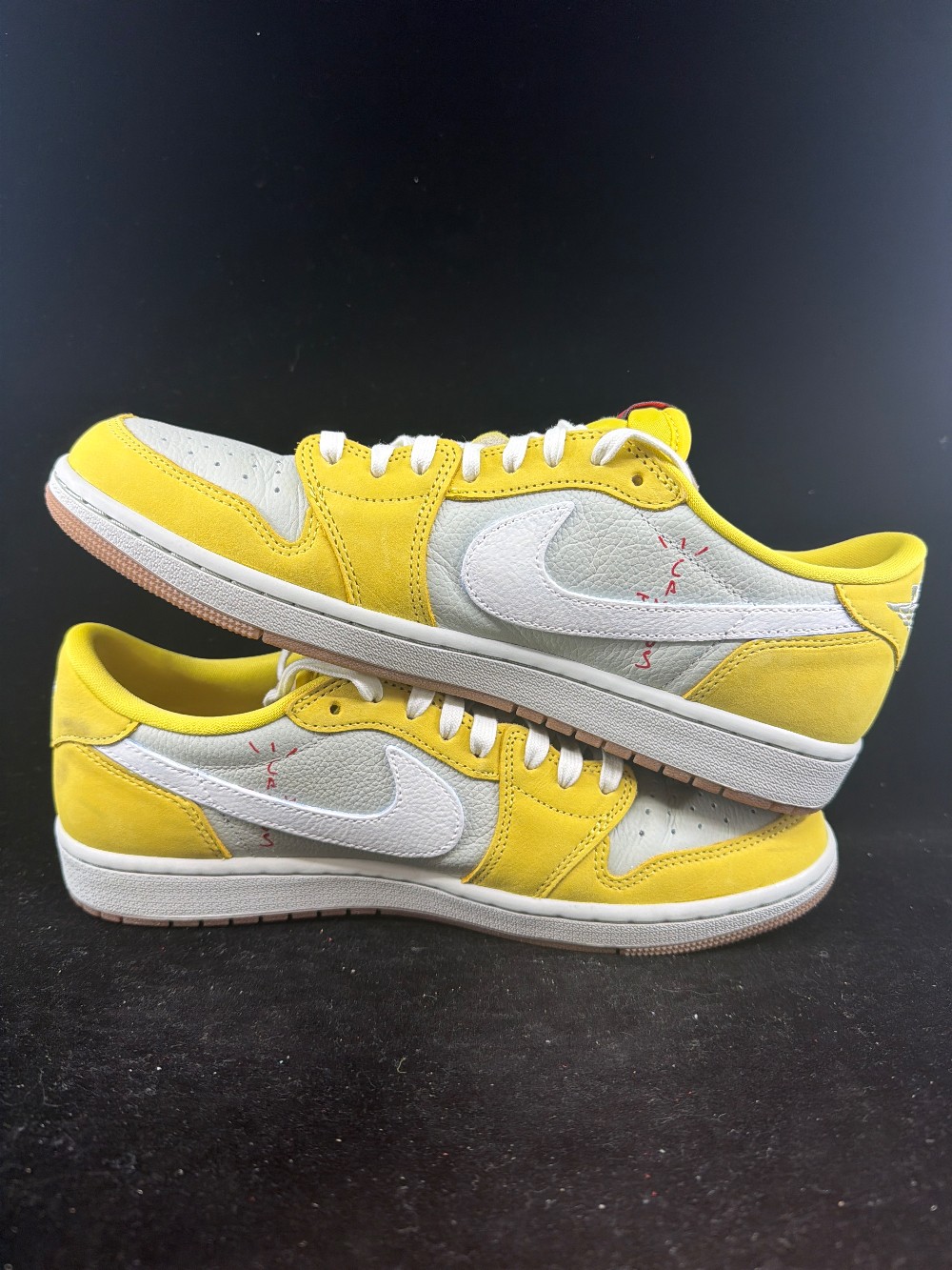 *USED* AJ 1 X TRAVIS SCOTT (W) - CANARY