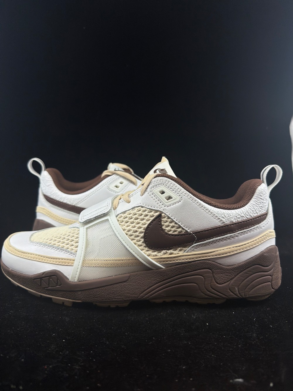 *USED* NIKE ZOOM FIELD JAXX X TRAVIS SCOTT - LIGHT CHOCOLATE