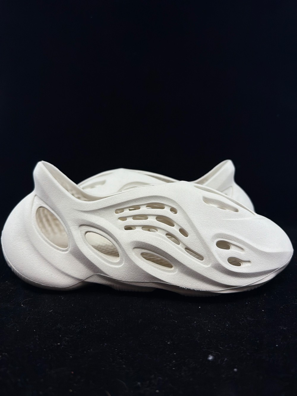 *VNDS* YEEZY FOAM RUNNER - ARARAT