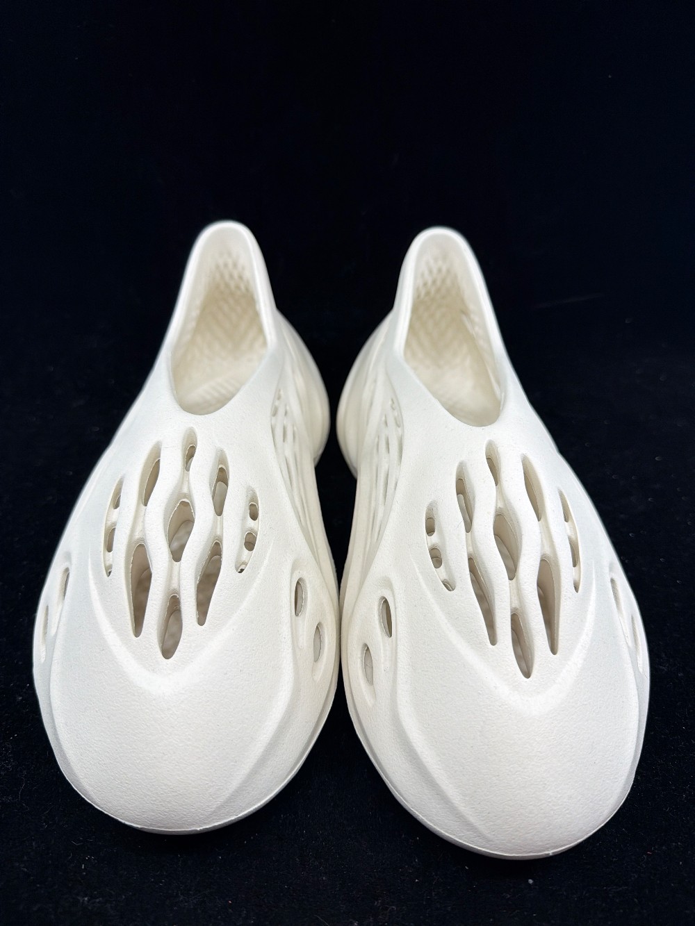 *VNDS* YEEZY FOAM RUNNER - ARARAT