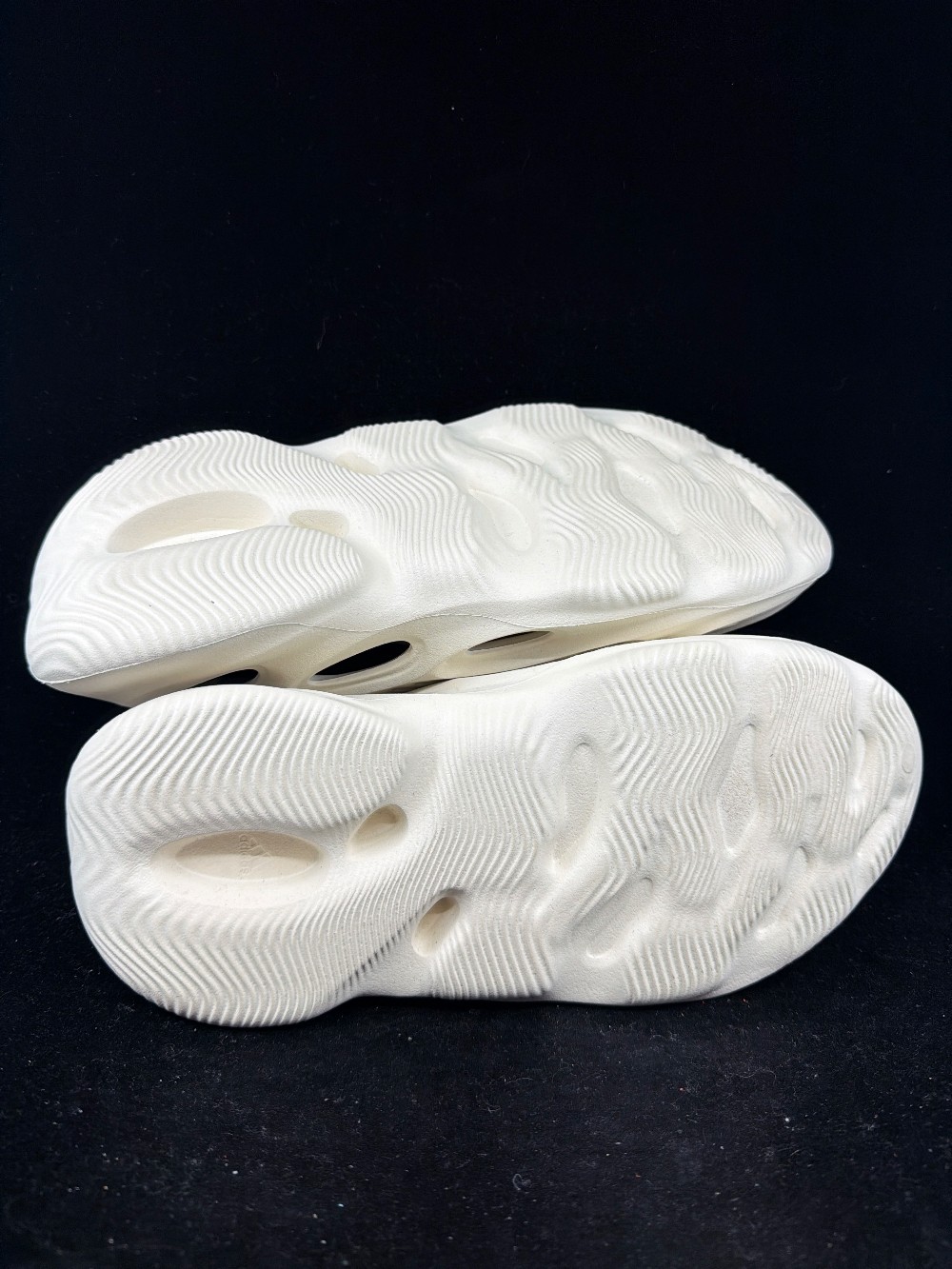 *VNDS* YEEZY FOAM RUNNER - ARARAT