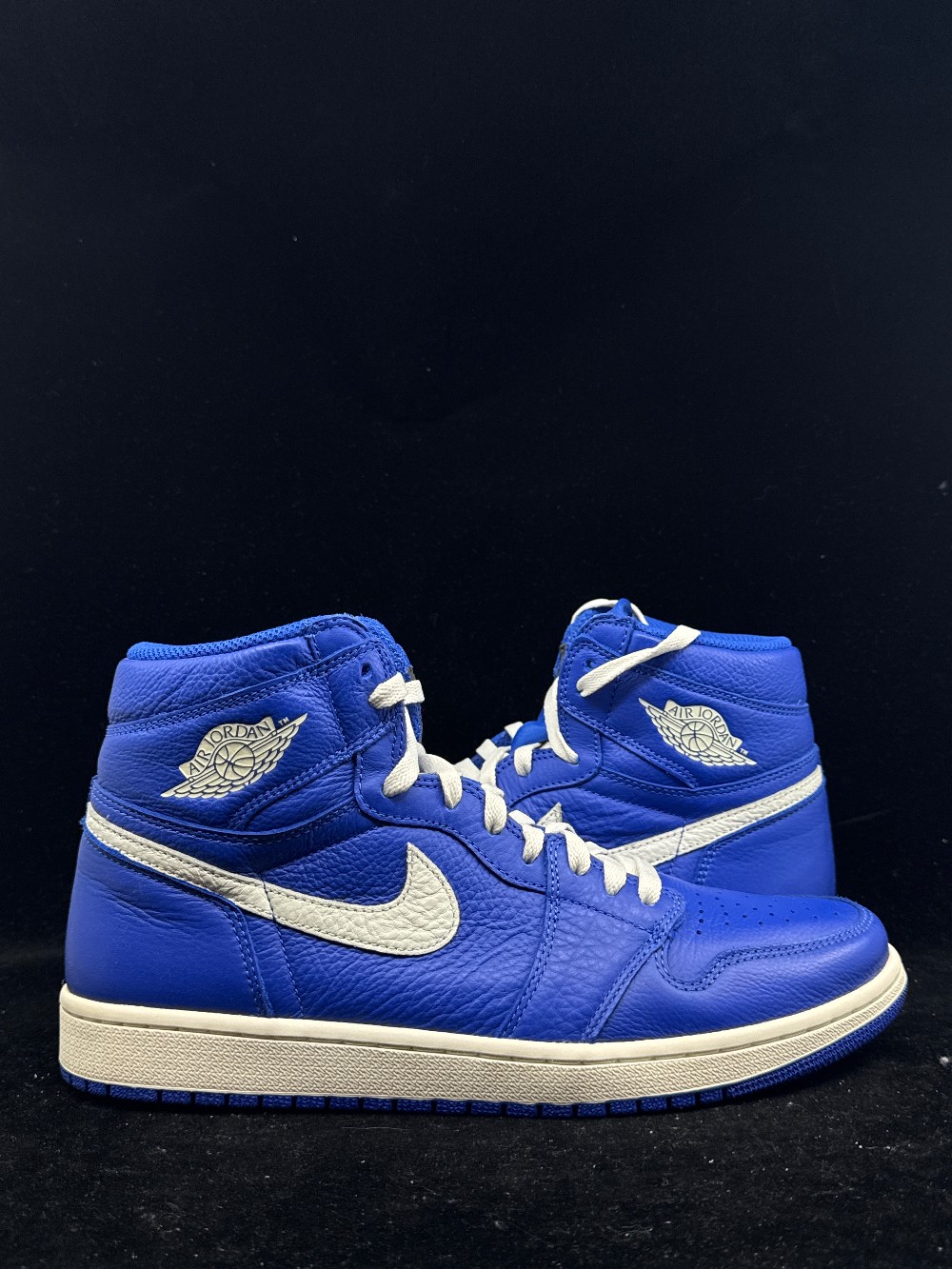 *USED* AJ 1 - HYPER ROYAL