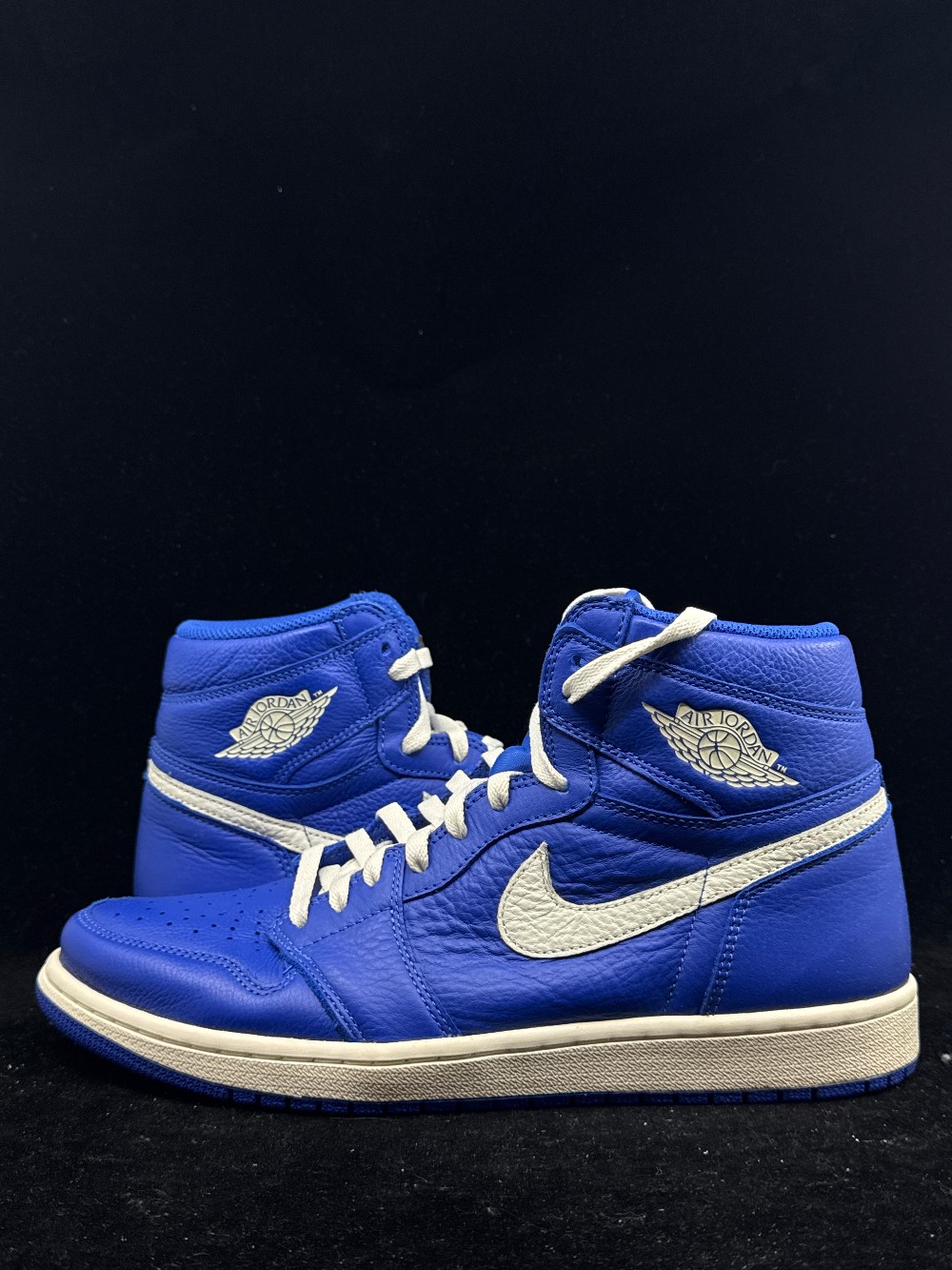 *USED* AJ 1 - HYPER ROYAL