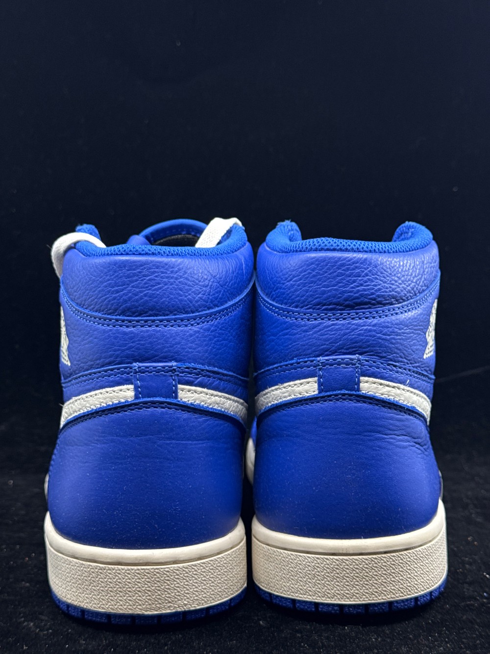 *USED* AJ 1 - HYPER ROYAL