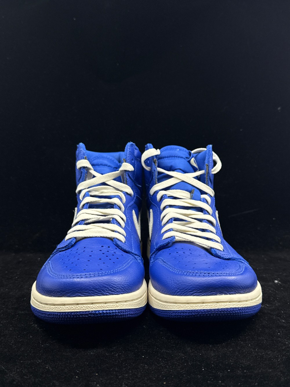 *USED* AJ 1 - HYPER ROYAL