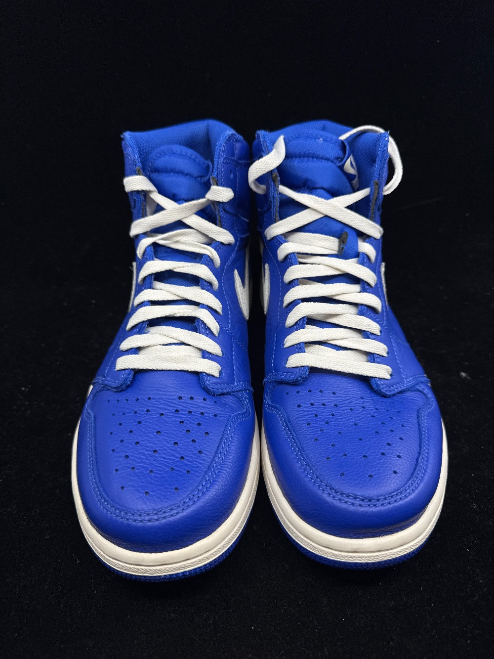 *USED* AJ 1 - HYPER ROYAL