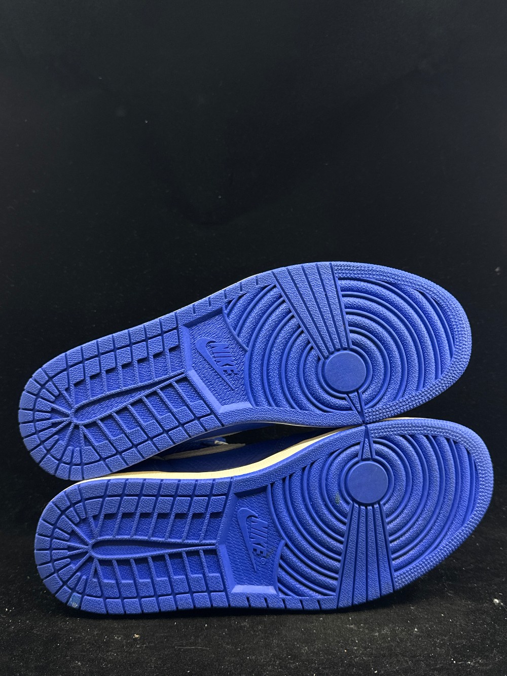 *USED* AJ 1 - HYPER ROYAL