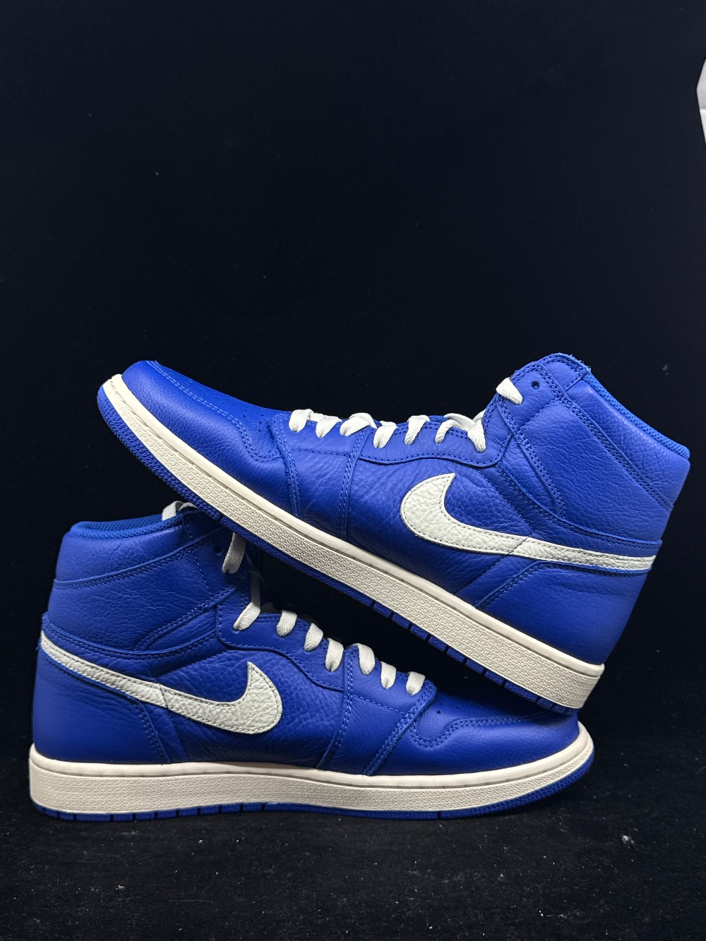 *USED* AJ 1 - HYPER ROYAL