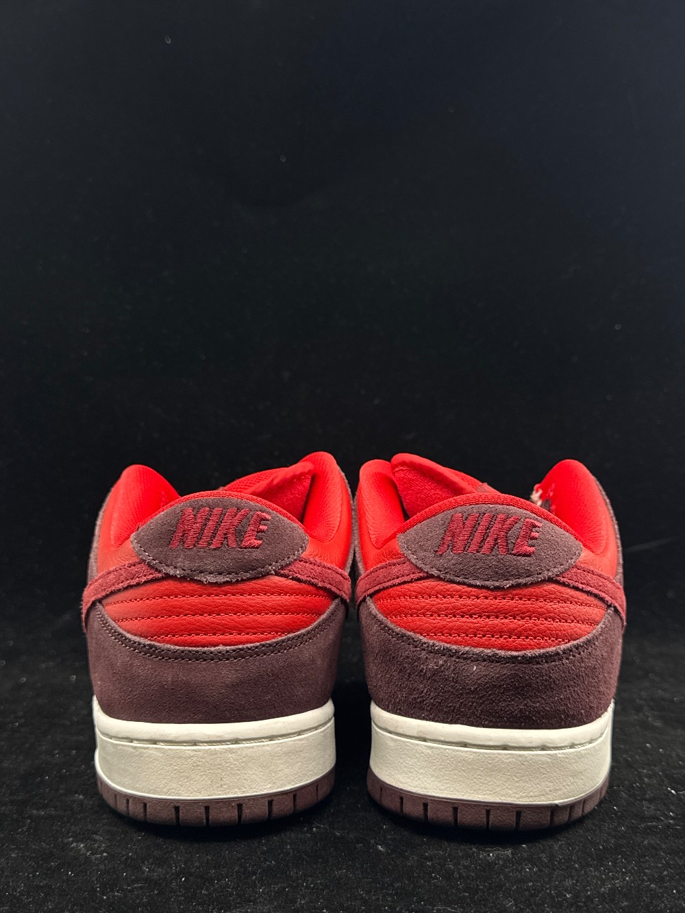 *USED* NIKE SB DUNK LOW -  CHERRY
