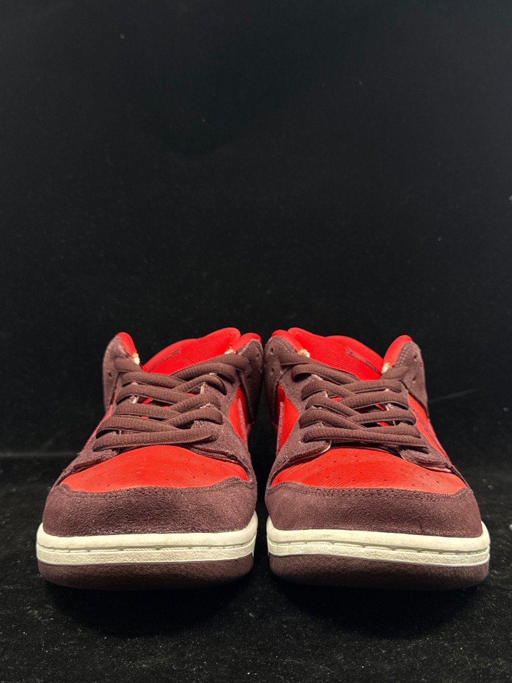 *USED* NIKE SB DUNK LOW -  CHERRY