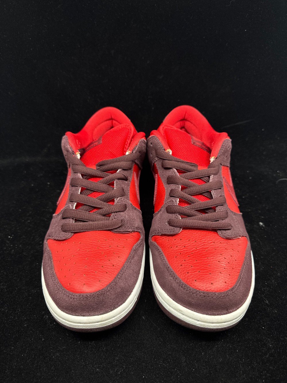 *USED* NIKE SB DUNK LOW -  CHERRY