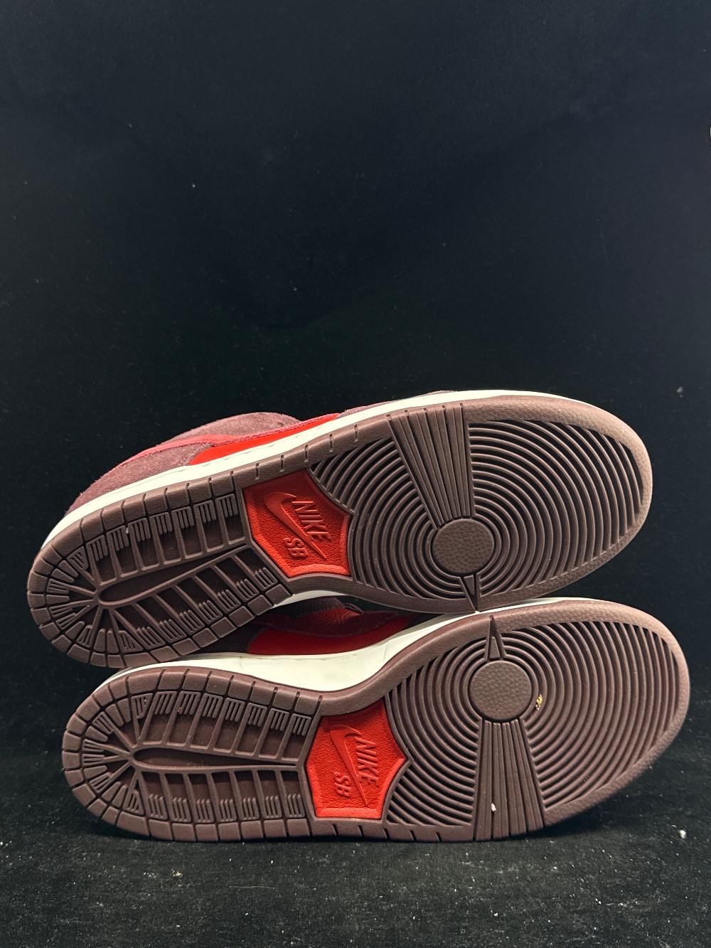 *USED* NIKE SB DUNK LOW -  CHERRY
