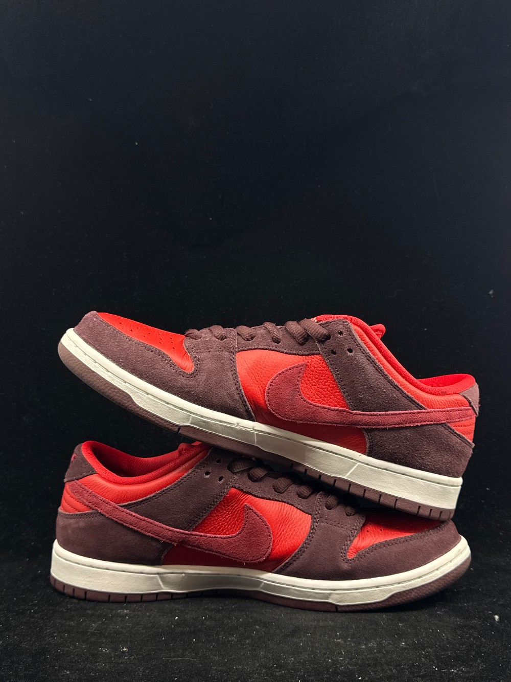 *USED* NIKE SB DUNK LOW -  CHERRY