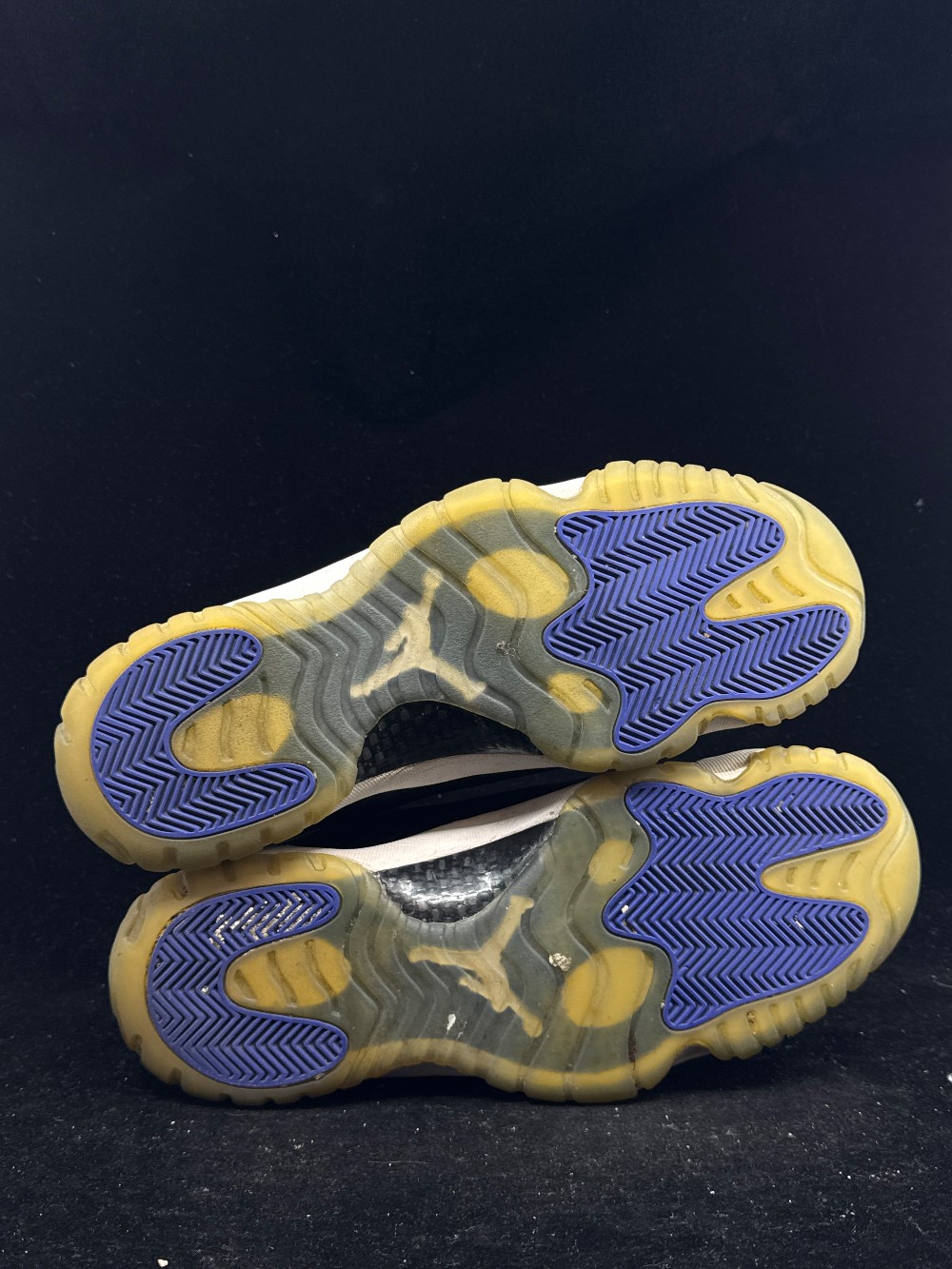 *USED* AJ 11 - SPACE JAM (2016)