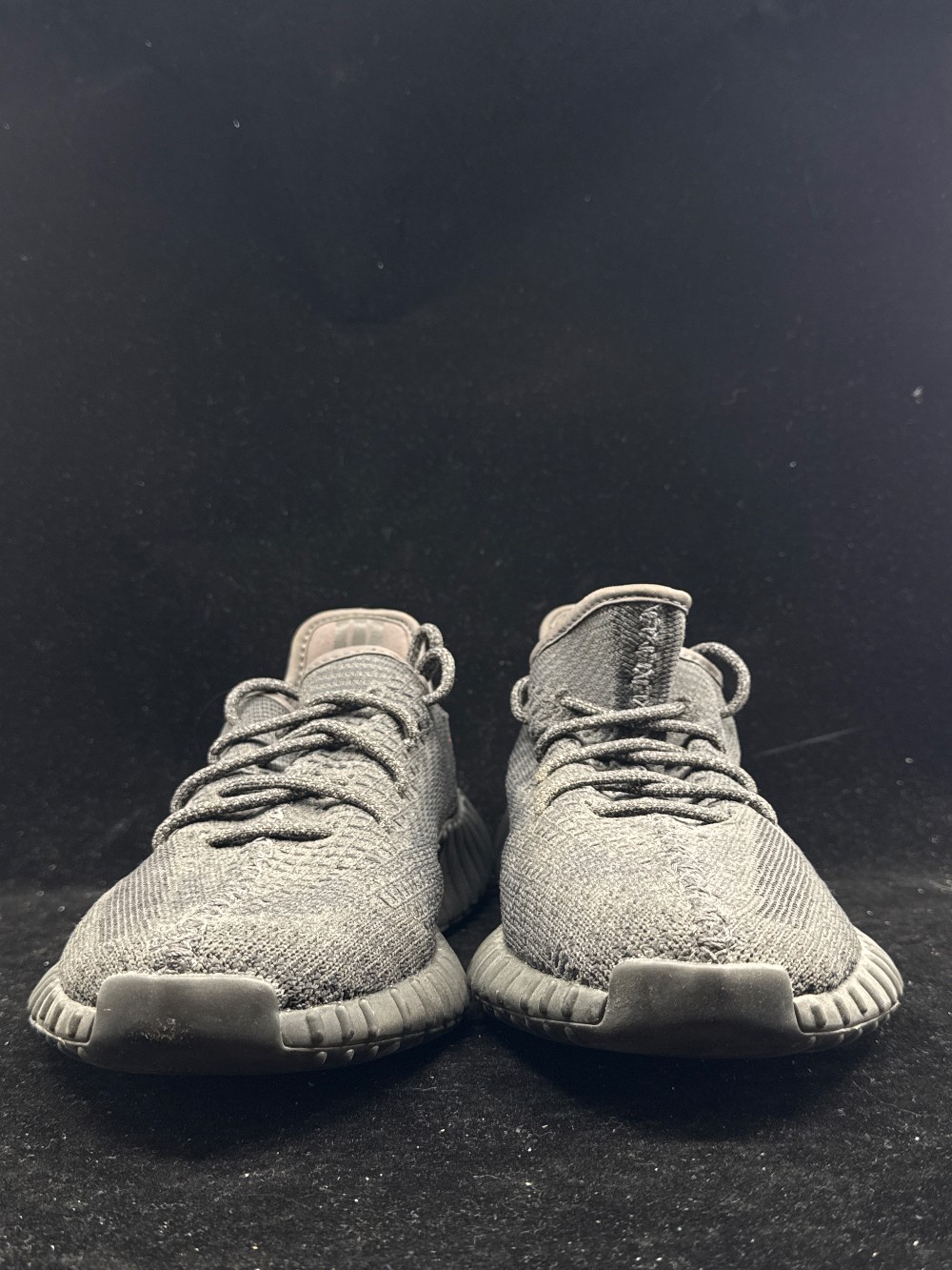 *USED* YEEZY 350 V2 - BLACK (NON-REFECTIVE)