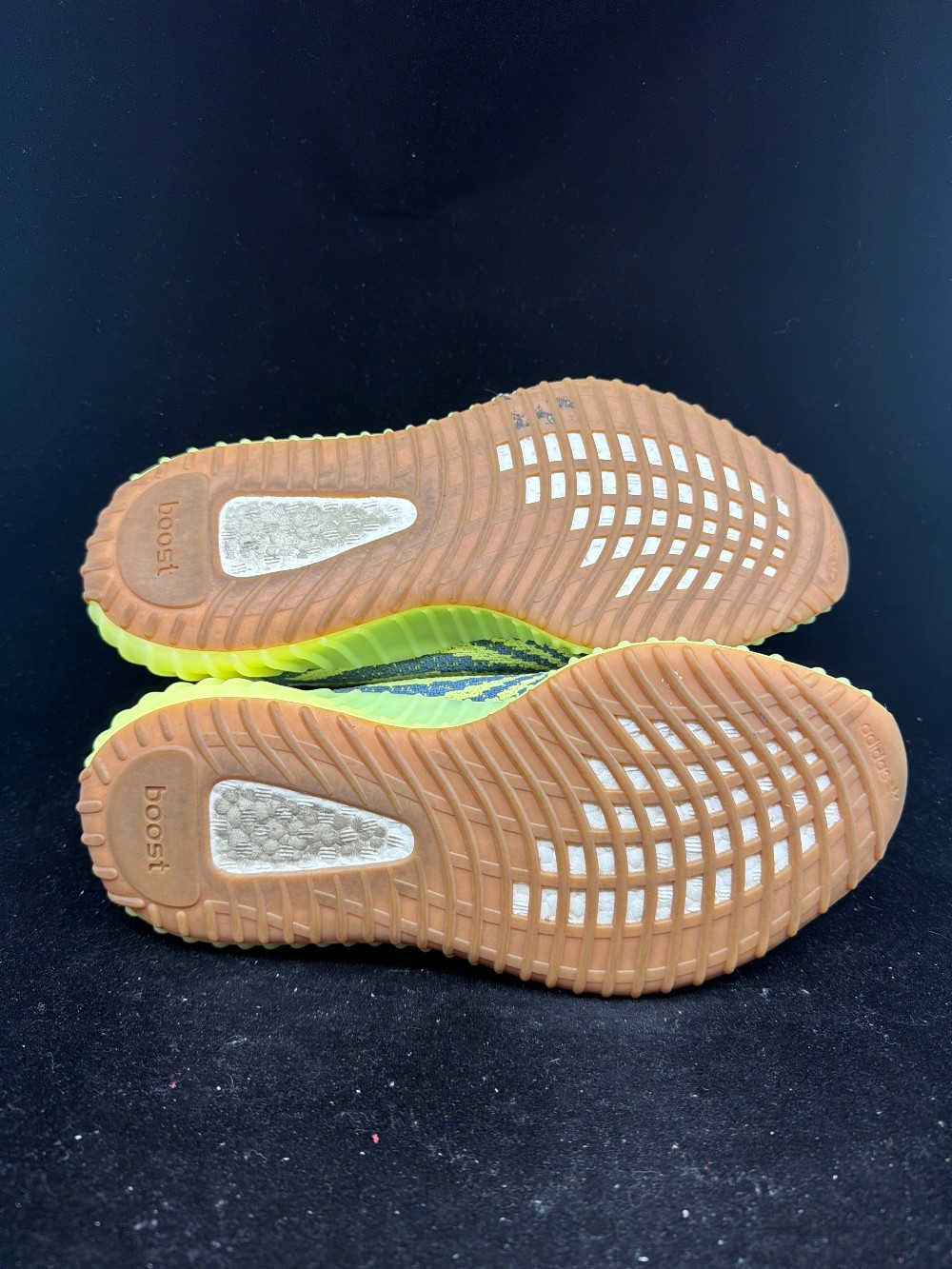 *USED* YEEZY BOOST 350 V2 - SEMI FROZEN YELLOW