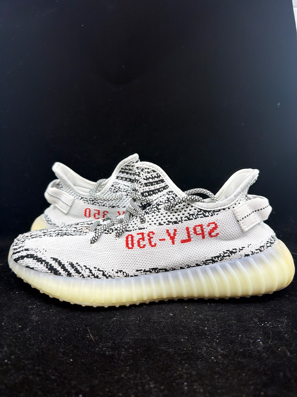 *USED* YEEZY BOOST 350 V2 - ZEBRA
