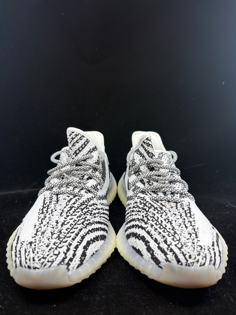 *USED* YEEZY BOOST 350 V2 - ZEBRA
