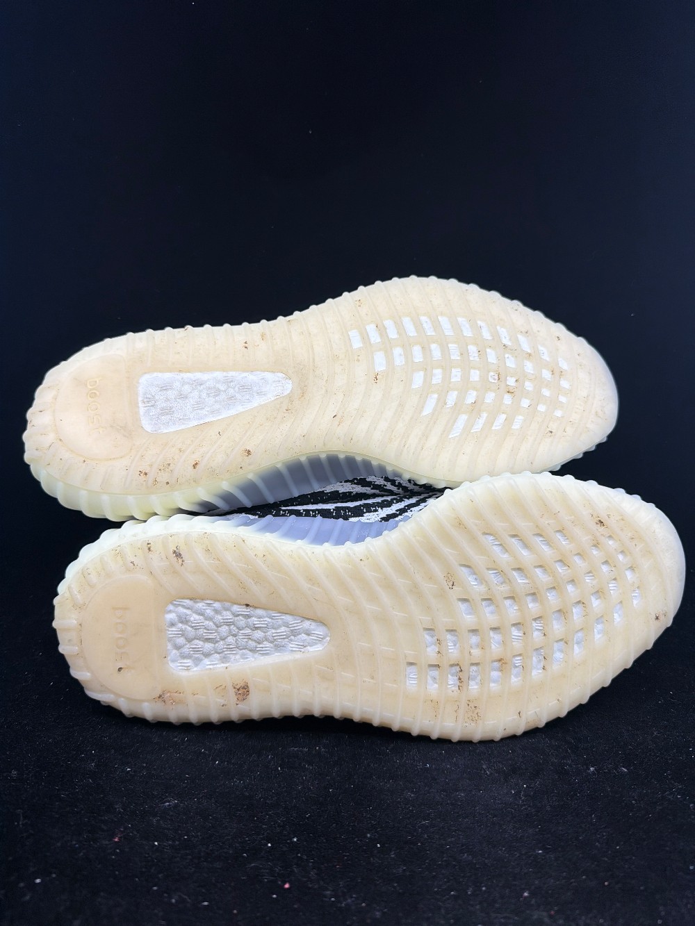 *USED* YEEZY BOOST 350 V2 - ZEBRA
