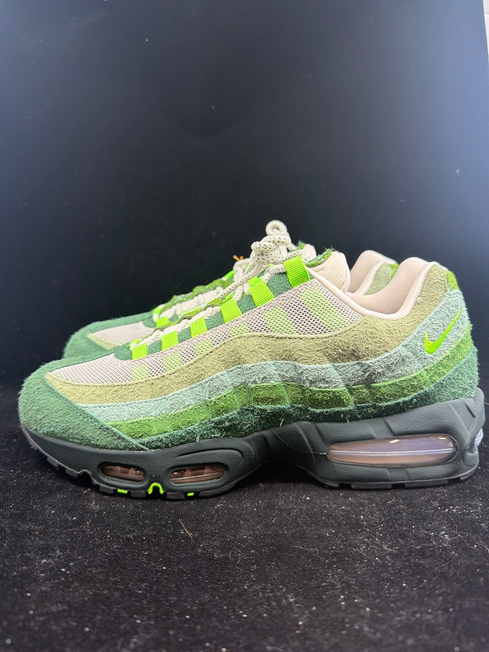 NIKE AIR MAX 95 BIG BUBBLE - DUCKS OF A FEATHER OREGON DUCKS THE WOODS