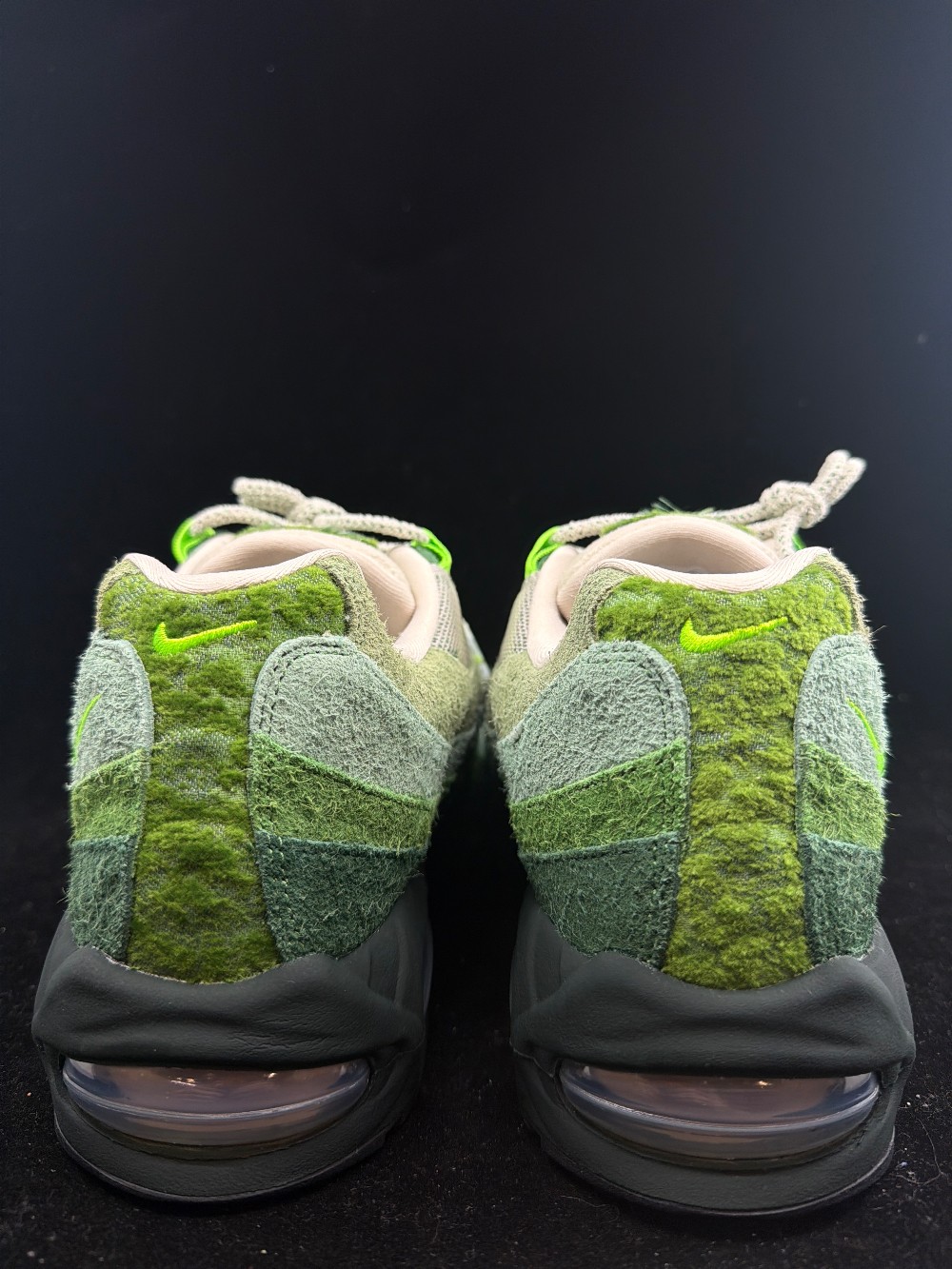 NIKE AIR MAX 95 BIG BUBBLE - DUCKS OF A FEATHER OREGON DUCKS THE WOODS