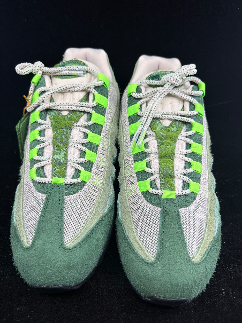 NIKE AIR MAX 95 BIG BUBBLE - DUCKS OF A FEATHER OREGON DUCKS THE WOODS