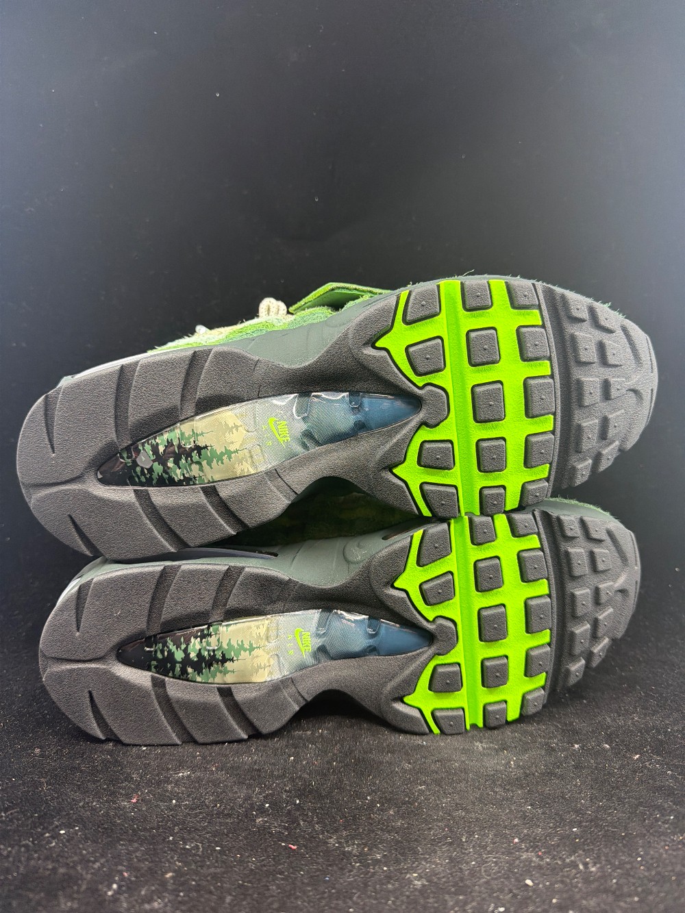 NIKE AIR MAX 95 BIG BUBBLE - DUCKS OF A FEATHER OREGON DUCKS THE WOODS