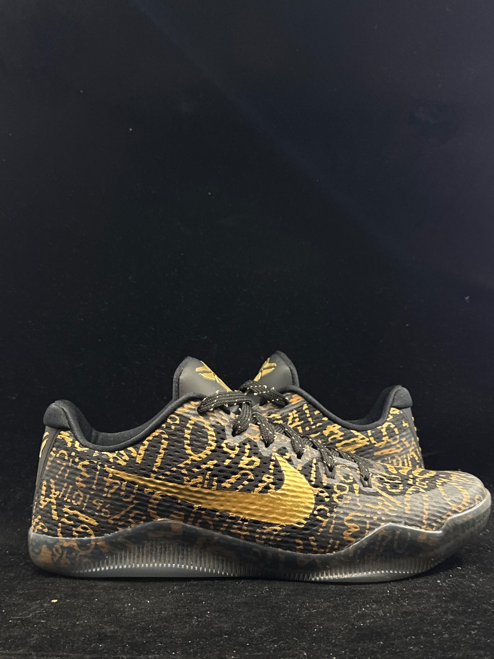 *USED/NO BOX* NIKE KOBE 11 LOW - NIKEID (2016)