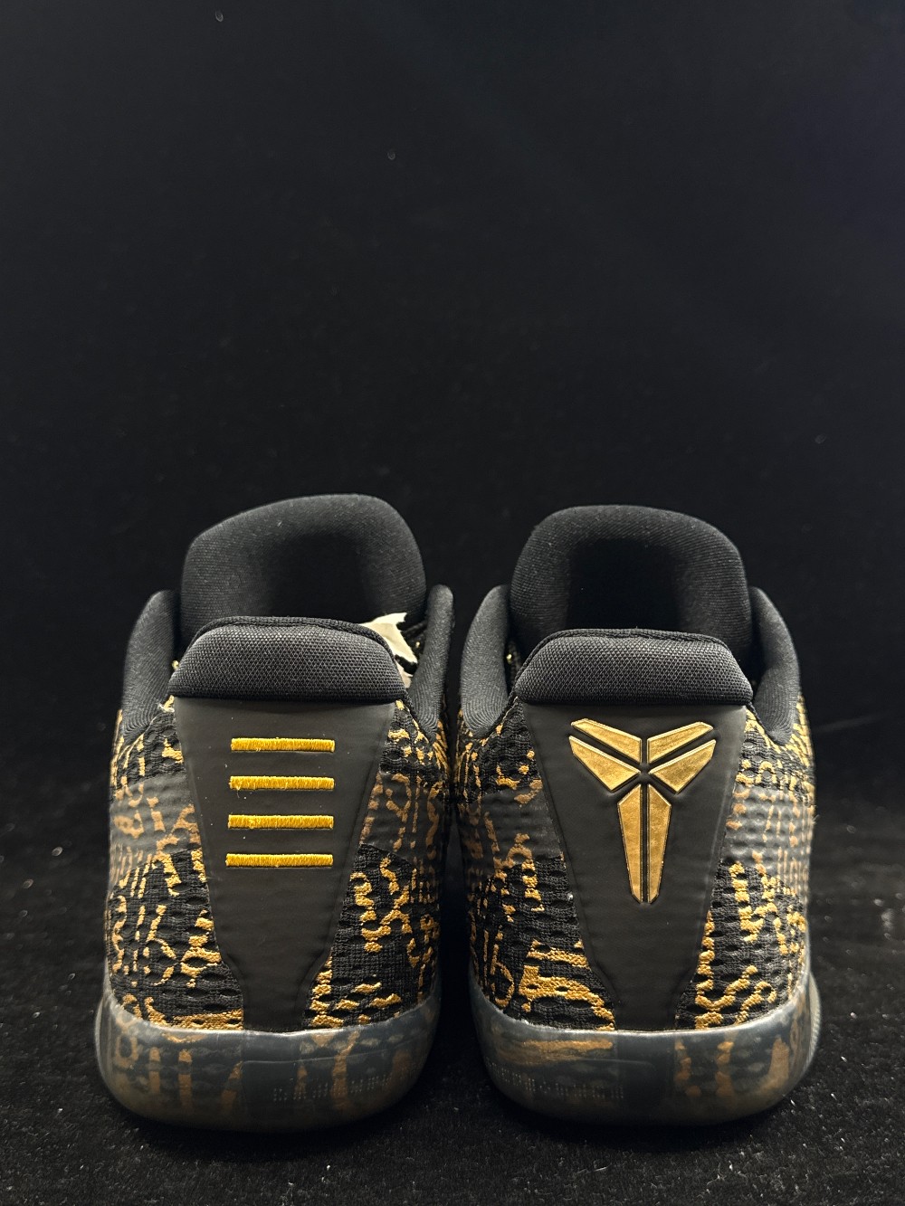 *USED/NO BOX* NIKE KOBE 11 LOW - NIKEID (2016)