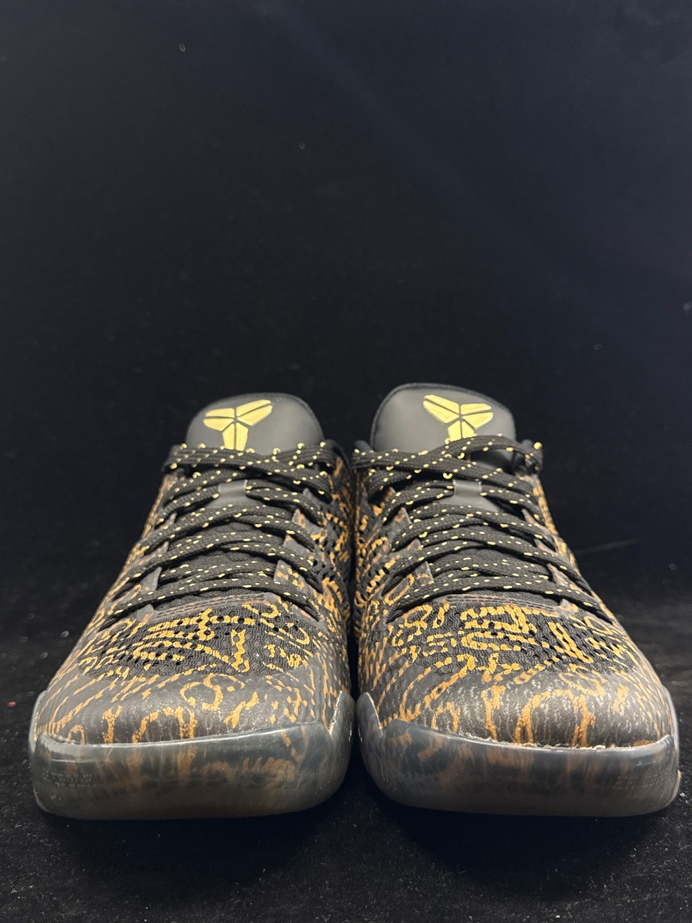 *USED/NO BOX* NIKE KOBE 11 LOW - NIKEID (2016)